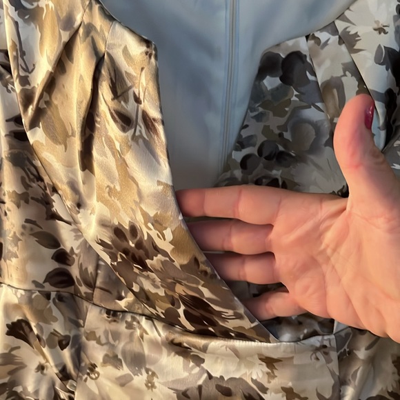 EUC Womens London Times Satin Dress - Picture 3 of 9